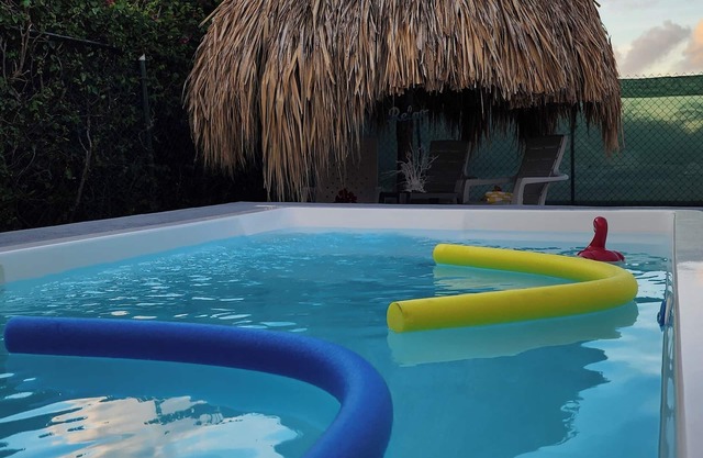 Chalcedony Villa Curacao: Secure Oasis with private Pool & Amenities.