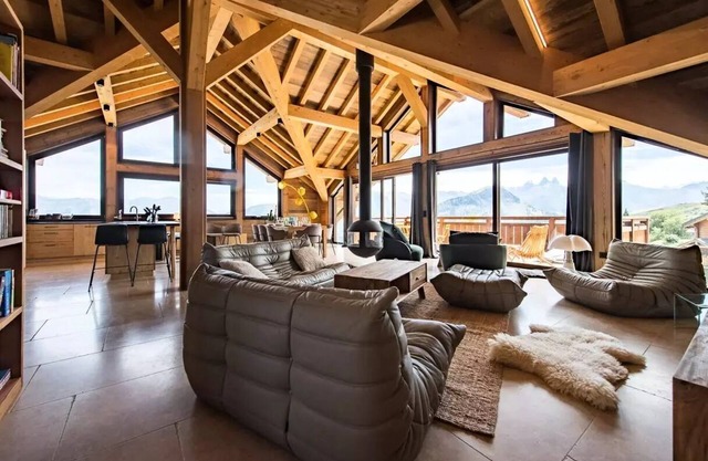 Chalet on the slopes with sauna and Aiguilles d'Arves view