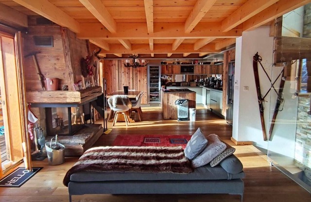 Chalet, 100m from ski slopes, 2nd floor, view panoramic/ski slopes/mountain, terrace