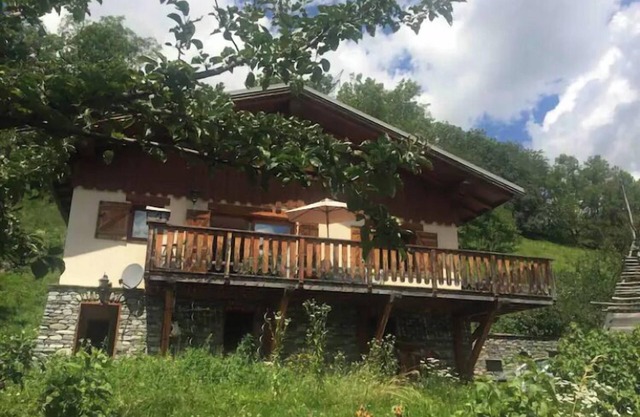 Chalet 150m2, 2 terraces, barbecue, panoramic view 7 min from Bourg St Mce