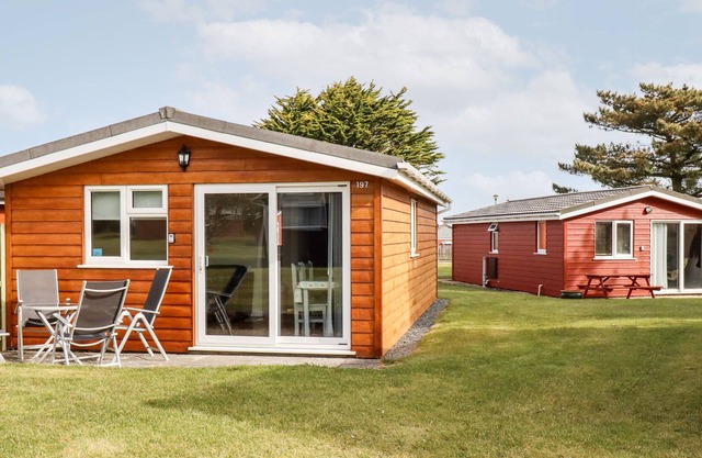 CHALET 197, romantic, character holiday cottage in St Merryn
