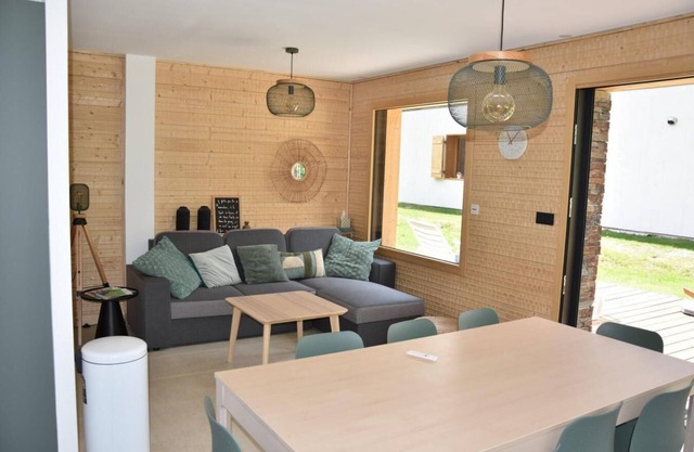 Chalet, 300m from ski slopes, Ground floor, parking, ski locker, 85m², Pralognan-la-Vanoise