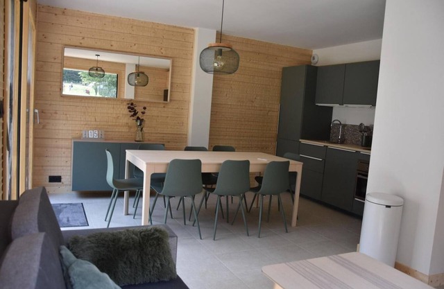 Chalet, 300m from ski slopes, Ground floor, terrace, parking, ski locker, 85m², Pralognan-la-Vanoise
