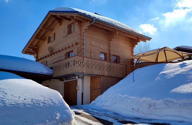 Chalet 'Aiglon' with Mountain View, Private Terrace and Wi-Fi