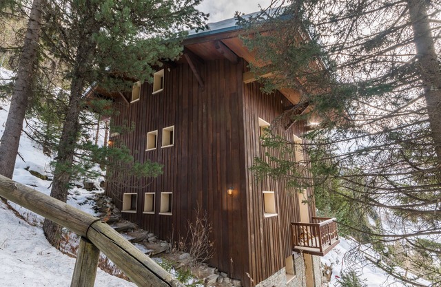 Chalet Antonin Plagne 1800 300m from the lifts