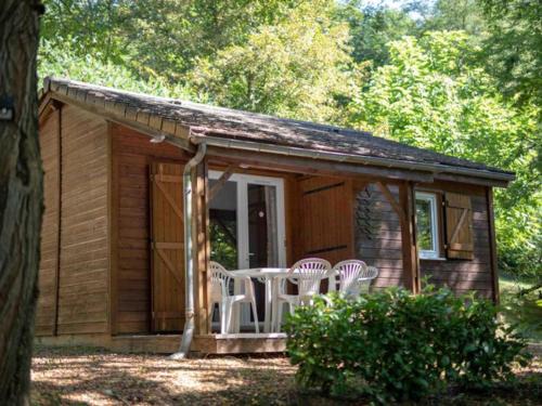 Chalet avec Terrasse à Sauveterre-de-Rouergue, 2 Chambres, Équipements Complets - API-1-52-410