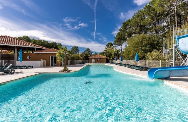 Chalet 'Bois lac de Biscarrosse' with heated Pool, Private Garden & Wi-Fi