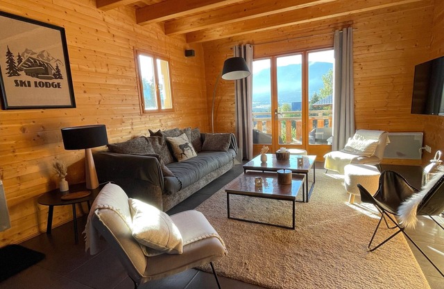 Chalet Bolquera - Four Bedroom House, Sleeps 8