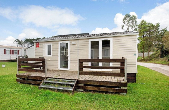 Chalet 'Bungalow T2 I I- 15 Min From Nazaré' with Shared Pool, Private Terrace and Air Conditioning