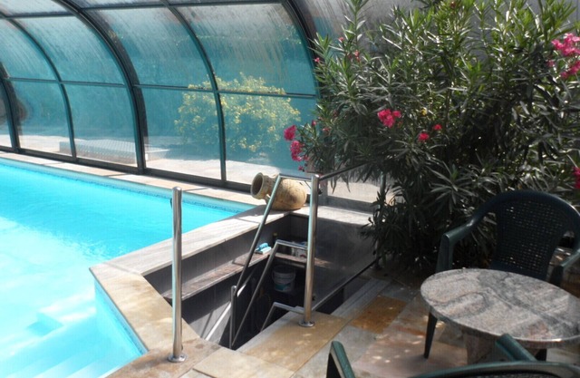 CHALET COMFORT WITH POOL CENTER THONES 10 MIN FROM RESORTS/LAKE