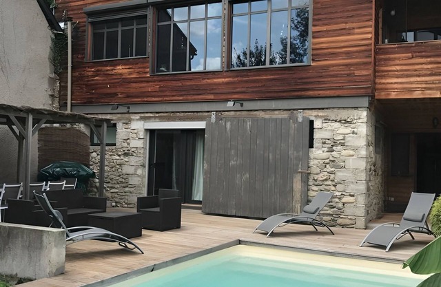 Chalet des Pyrénées with swimming pool