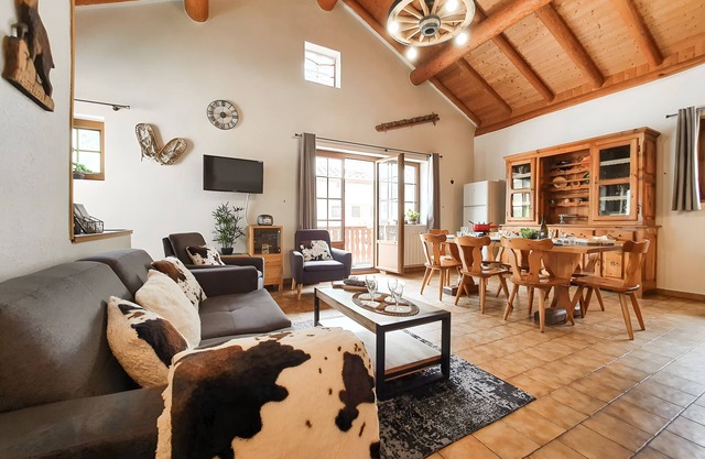 Chalet 'Eterlou' with Mountain View, Balcony and Wi-Fi