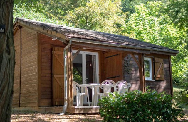 Chalet for 4 with Terrace, Outdoor Dining - 2 Bedrooms