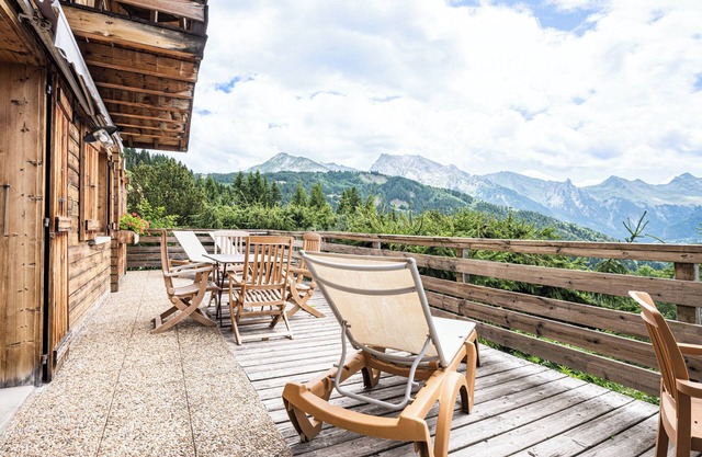 Chalet 'Farapreu' with Mountain View, Shared Pool and Wi-Fi