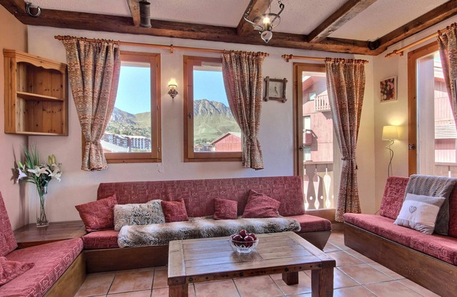 Chalet for 11 at Les Chalets des Alpages, Ski-In/Ski-Out with Garage