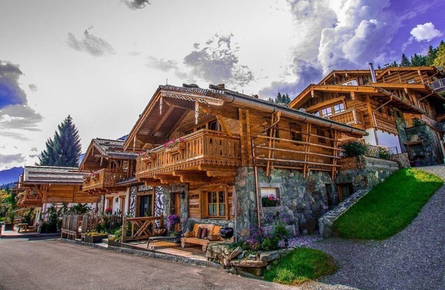 Chalet for 2-6 persons (2 bedrooms, 2 bathrooms) - Almdorf Flachau and Promi Alm