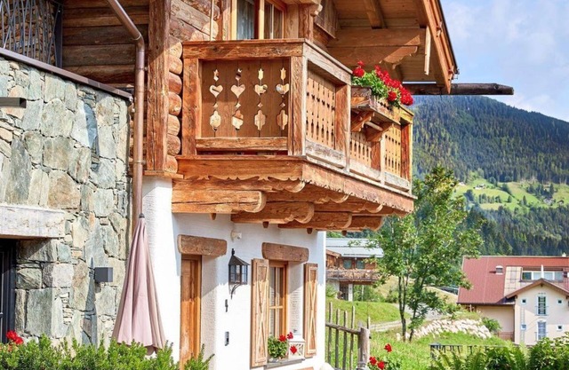 Chalet for 6-9 people (3 bedrooms, 3 bathrooms) - Almdorf Flachau and Promi Alm