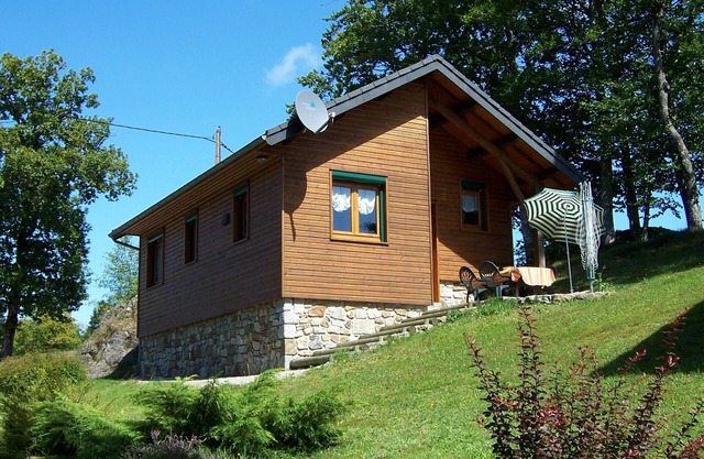 Chalet Hêtre, in the middle of a corner of paradise in Sancy-Artense (63)