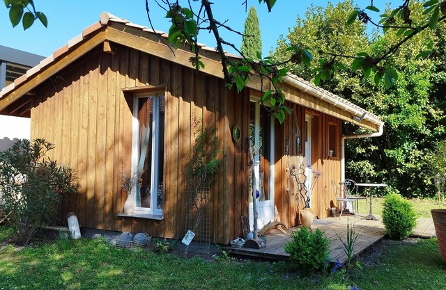 Chalet in Le Bouscat in the heart of a magnificent garden