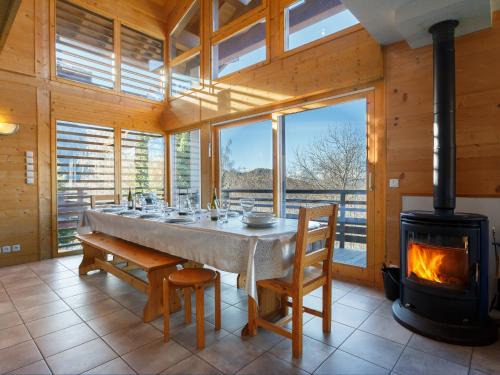 Chalet individuel 12 pers. à Montgésin, calme, proche pistes, parking dispo - FR-1-755-20