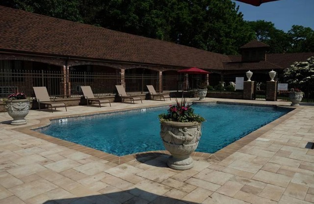 Chalet Inn & Suites