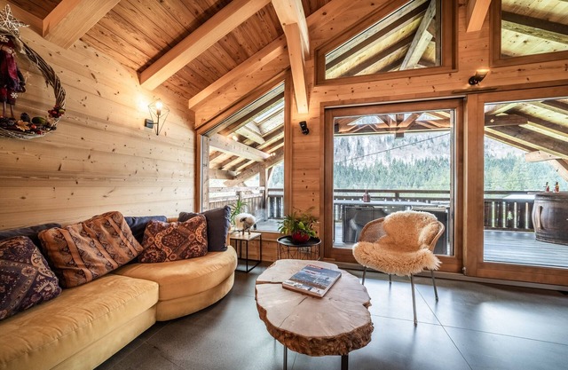 Chalet 'Le Ber Abbay' with Mountain View, Private Terrace and Wi-Fi