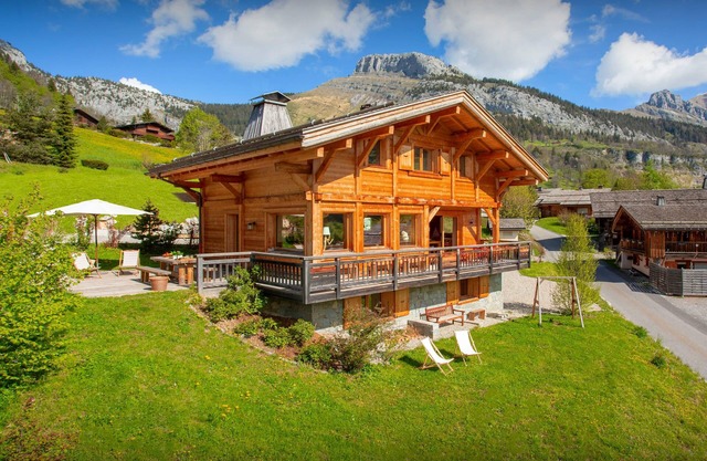 Chalet Le Charmieux - cosy base for 12, cinema & great views - OVO Network
