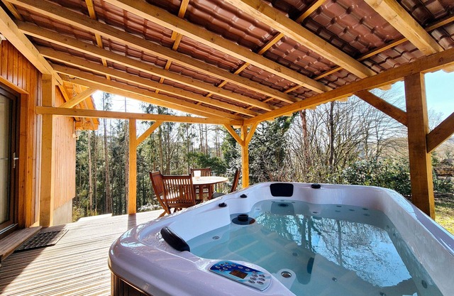 Chalet 'Le Cocon' with Private Terrace and Wi-Fi - Label Valeurs Parc Naturel Régional