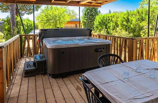 Chalet Luberon - 35m2 - 2 Schlafzimmer + Jacuzzi 4 Personen