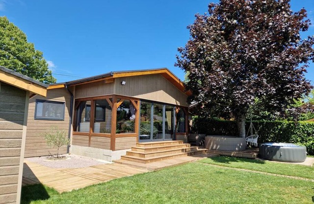 Chalet moderne au bord d'un lac