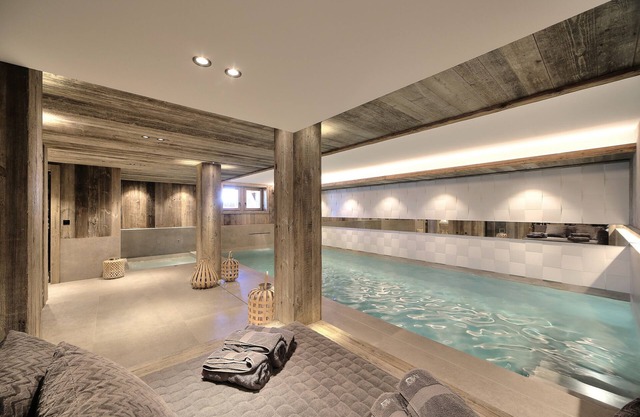 Chalet 'My World' with Private Pool, Private Garden and Wi-Fi
