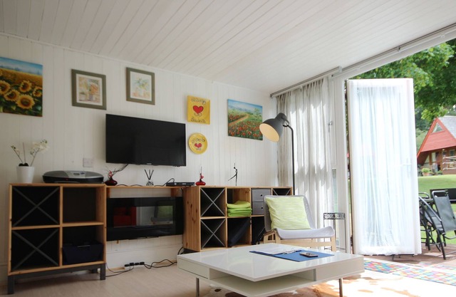 Chalet No. 53, in Kingsdown, Kent is a charming holiday chalet sleeping 6 people in 2 bedrooms. This