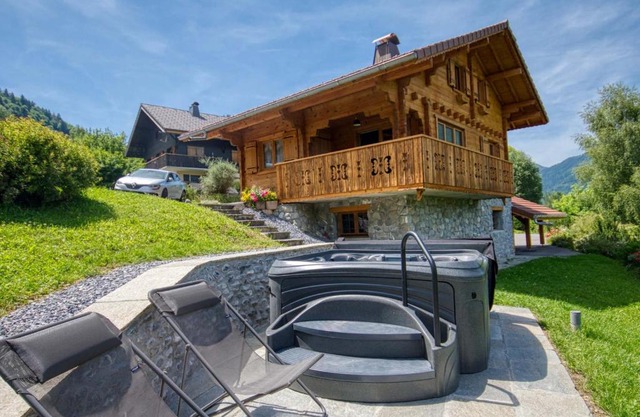Chalet paisible à Morillon avec jacuzzi et proche des pistes skiables - FR-1-642-66