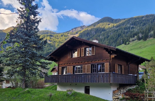 Chalet "Rastflüehli" with mountain view