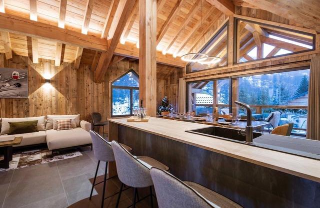 Chalet '-Spa Le Cervin' with Mountain View, Private Terrace and Wi-Fi