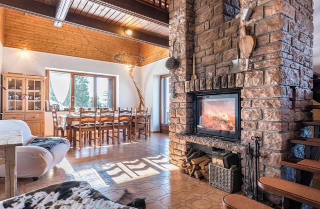 Chalet The Lodge Monte Bondone close to Ski Slopes with Mountain Views and Sauna