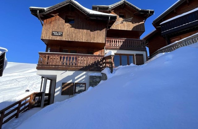 Chalet Topaz on the Slopes with Guaranteed Snow