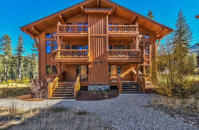 Chalet Town Home 08