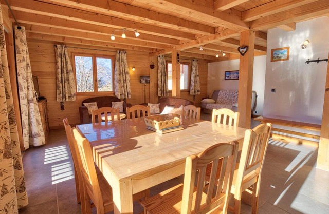 Chalet typique, 4 chambres, vue montagne, WIFI, parking - FR-1-505-66
