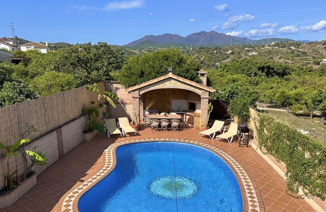 Chalet with swimming pool and barbecue