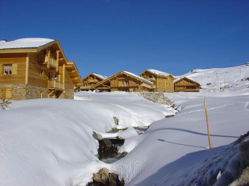Chalet with fireplace in Alpe d'Huez