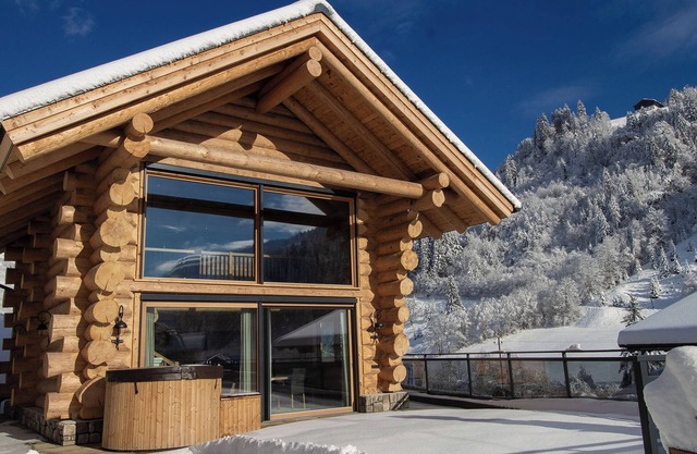 Chalet "Zwoasom" with Mountain View, Private Terrace & Wi-Fi