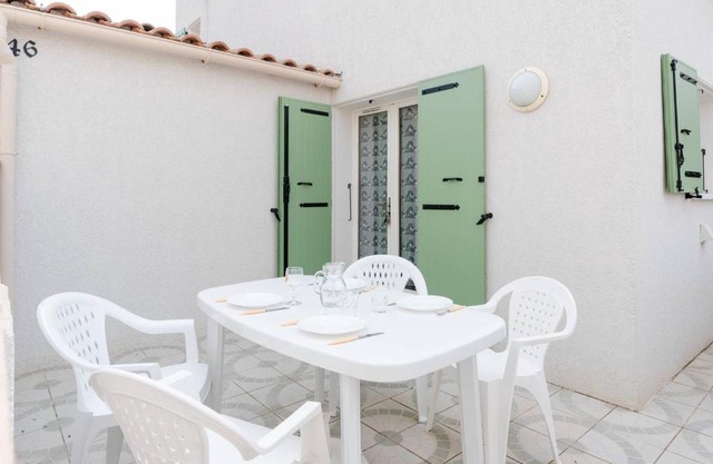 Chaleureuse Villa à Gruissan - 6 pers, Près de la Plage, Garage, Cuisine Équipée, Confort Moderne - FR-1-409A-17