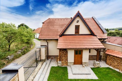 Chalupa s vlastním koupáním a rozlehlou zahradou