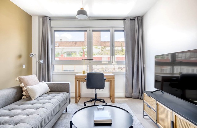 Chamberí 3BR+Gym & Pool, in the Business District