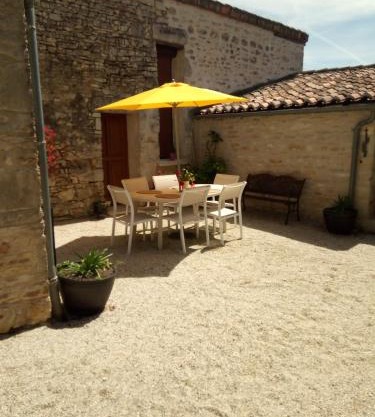 CHAMBRE A LA CAMPAGNE - CHARENTE
