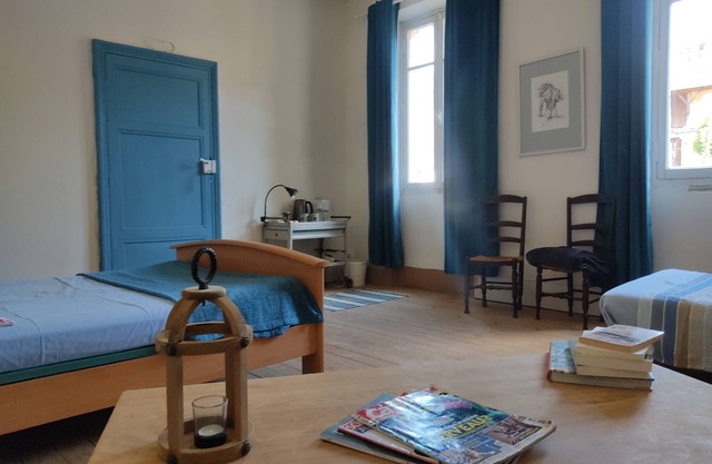 Chambre bleue - 1st floor - 5 minutes from the city center