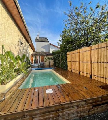 Chambres privées avec piscine partagées et cuisine partagée à 20 minutes de Paris et 40 minutes de disneyland