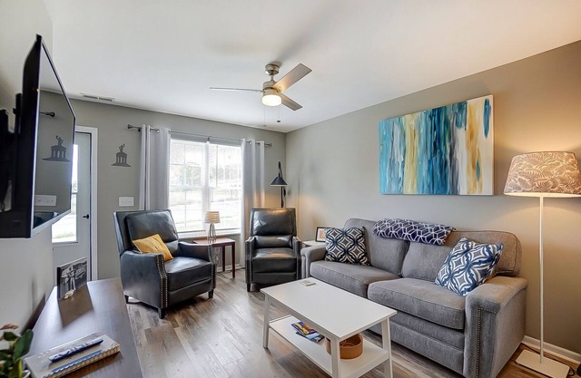 ChampionHill - Pick & Roll into Spooky Nook 2BD Townhome with Off Street Parking