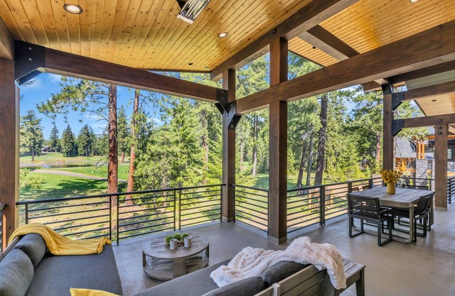 Championship Golf Views + Bonus Free Night & Spa, EV